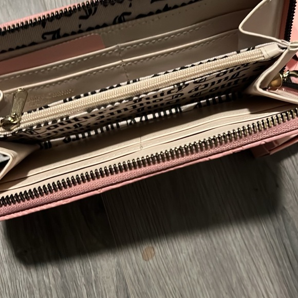 Juicy Couture wallet/wristlet for women. New with tags - Picture 7 of 8